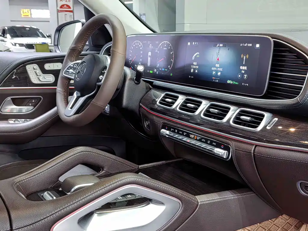 Mercedes-Benz GLS — миниатюра 24