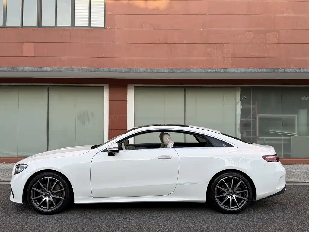 Mercedes-Benz E-Class (Import) — миниатюра 23