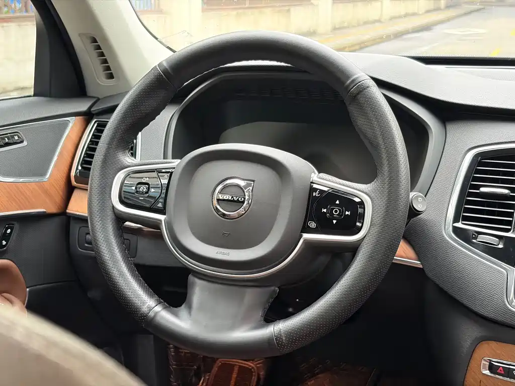 Volvo XC90 — миниатюра 20