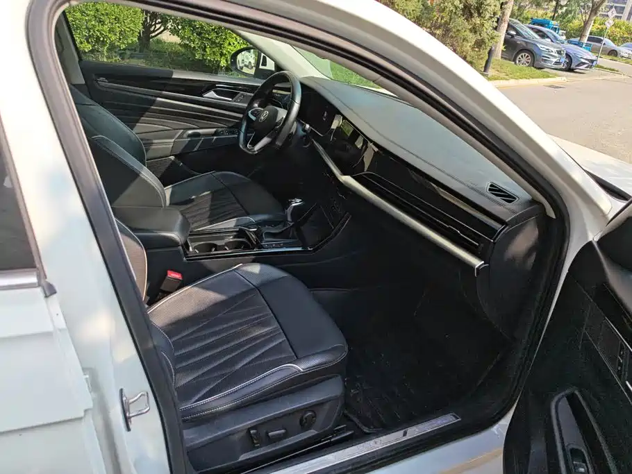 Volkswagen Passat PHEV — миниатюра 8