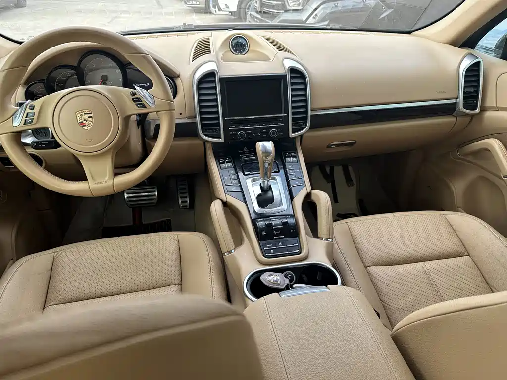 Porsche Cayenne — миниатюра 7
