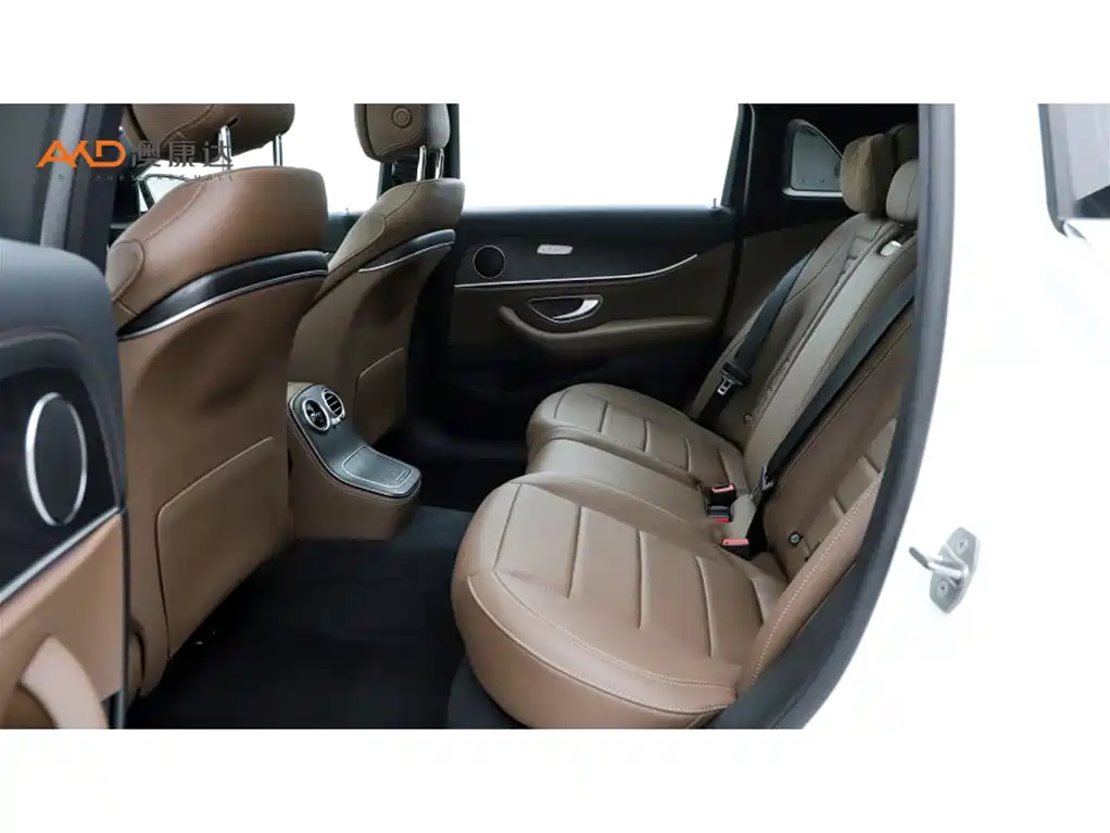 Mercedes-Benz E-Class — миниатюра 7
