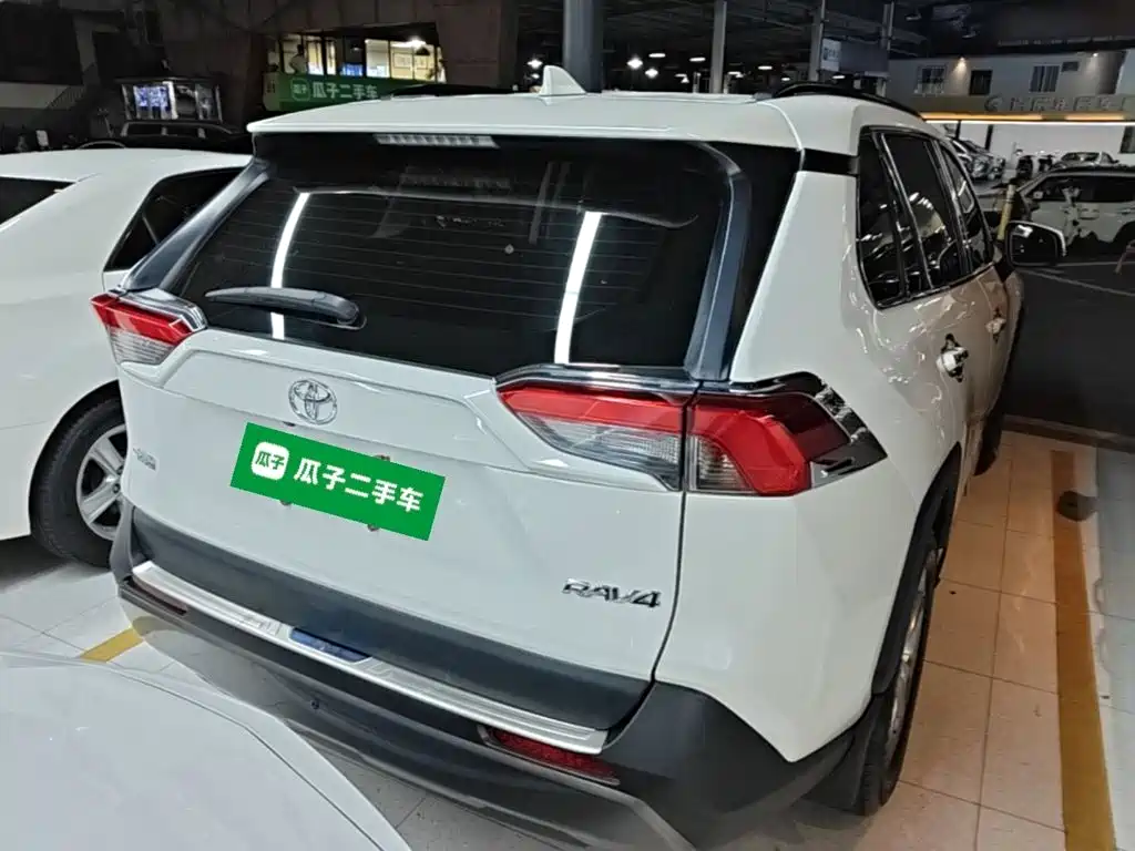 Toyota RAV4 — миниатюра 6
