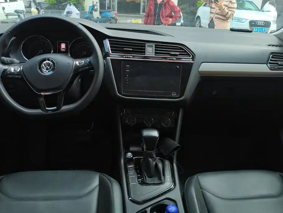 Volkswagen Tiguan L — миниатюра 12