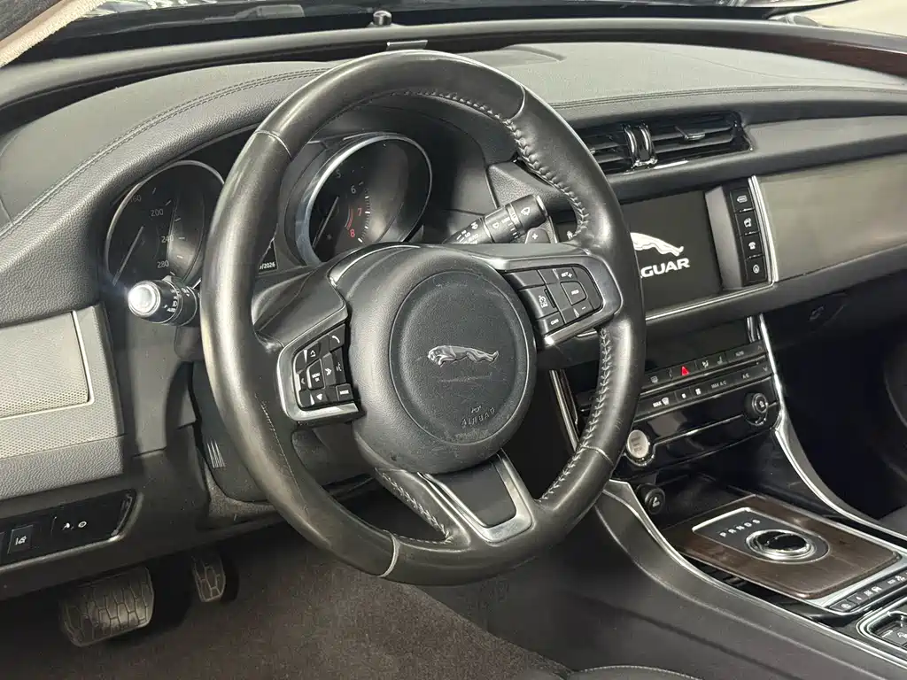 Jaguar XFL — миниатюра 7