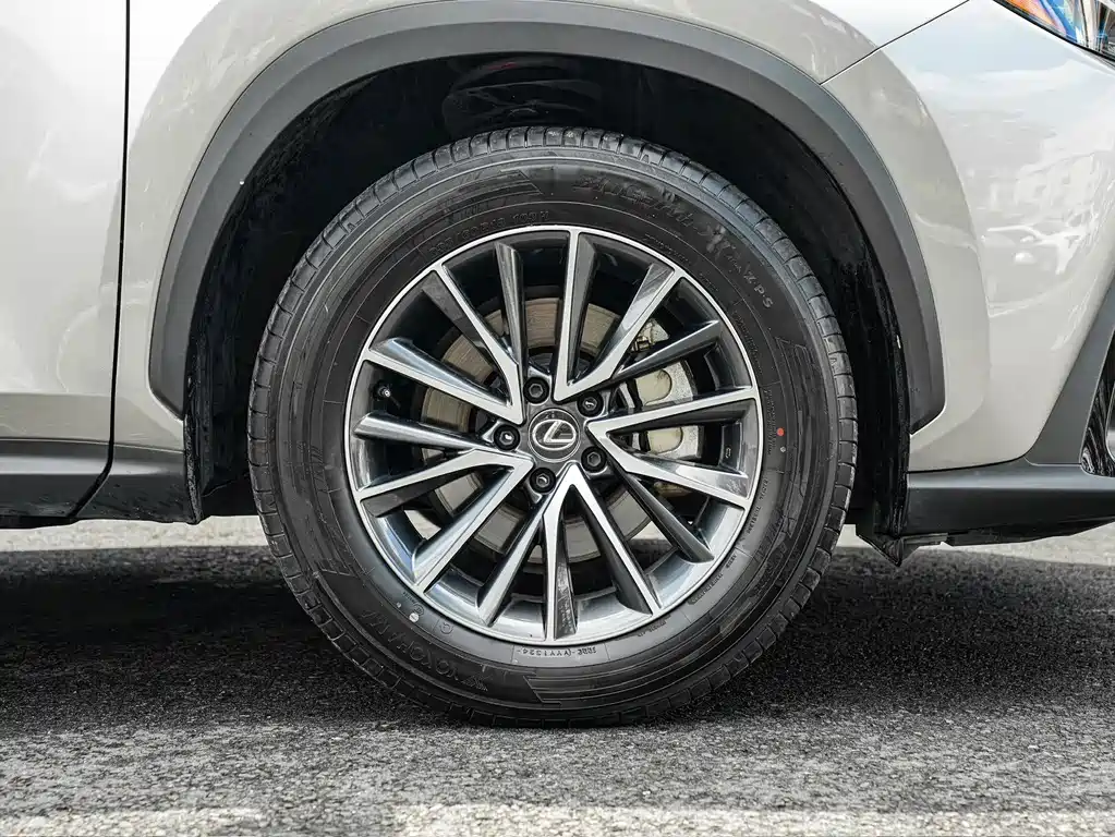 Lexus NX — миниатюра 8