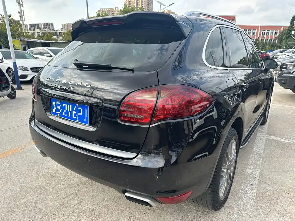 Porsche Cayenne — миниатюра 12