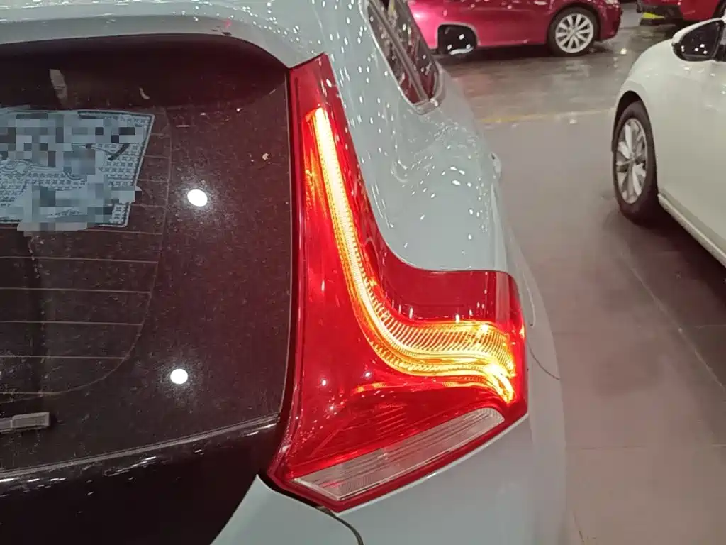 Volvo V40 — миниатюра 8