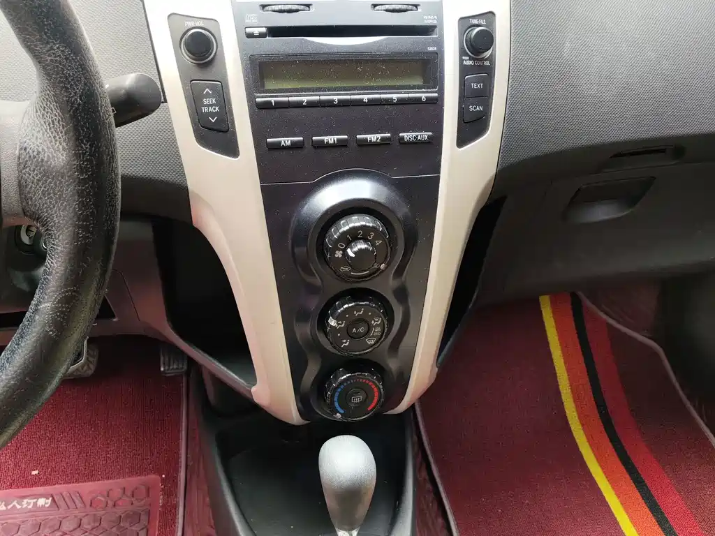 Toyota Yaris — миниатюра 10