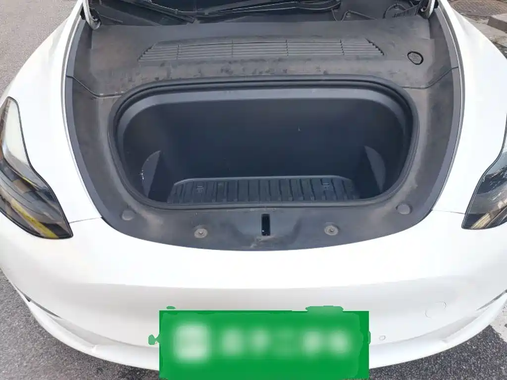 Tesla Model Y — миниатюра 16