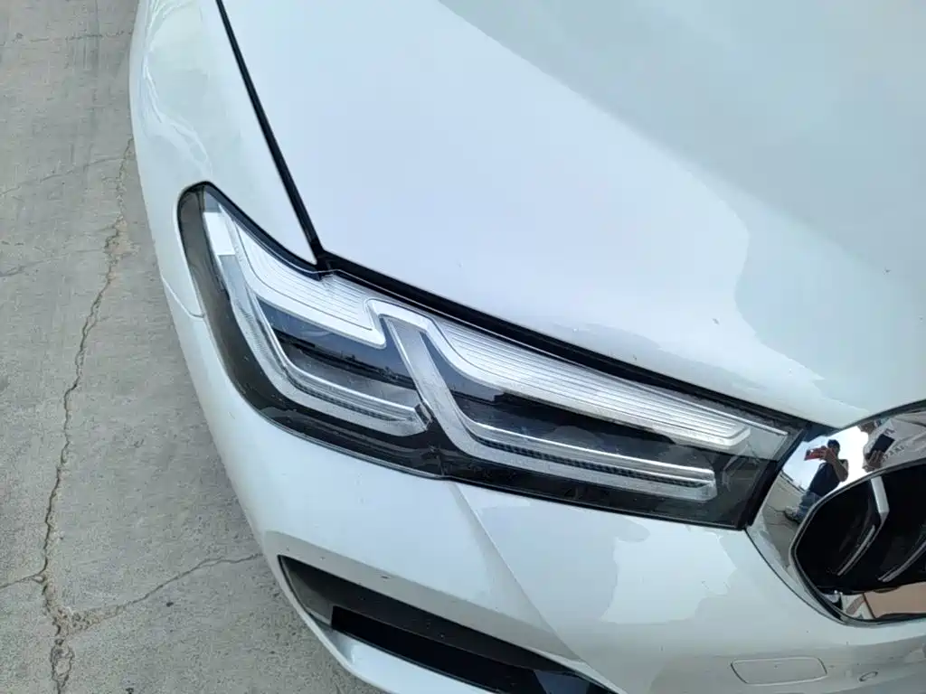 BMW 5 Series — миниатюра 11
