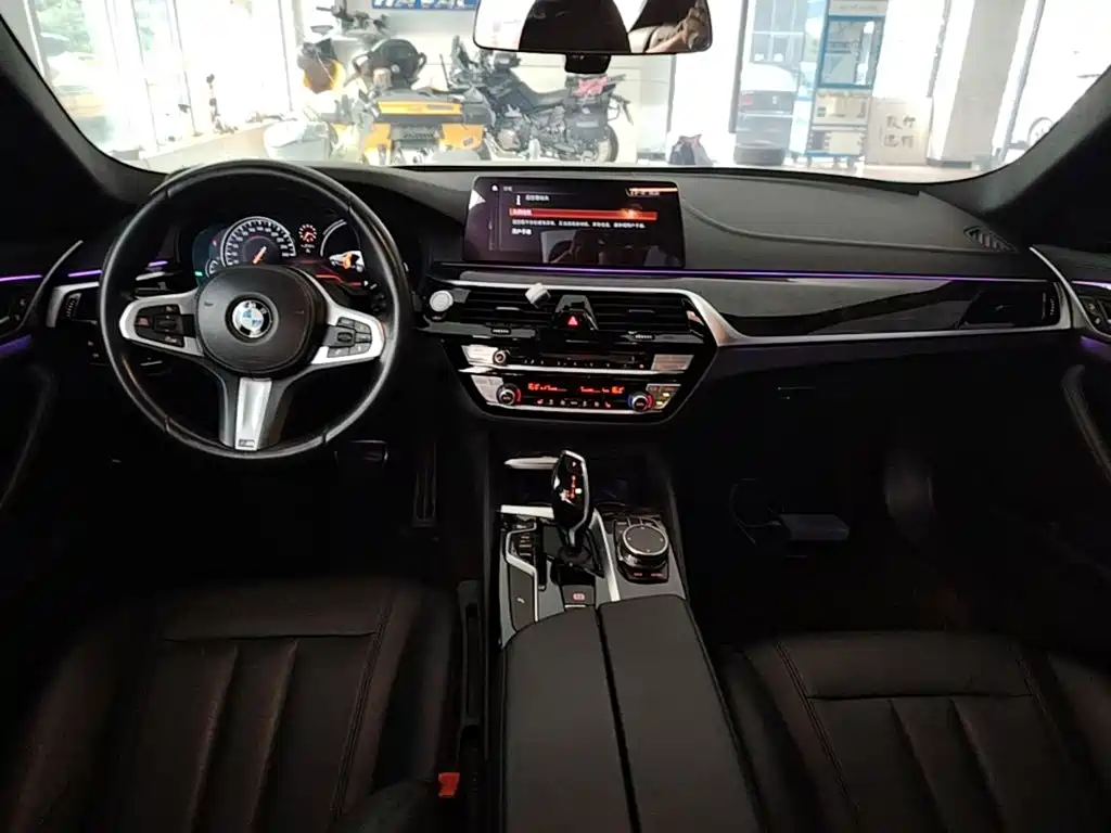 BMW 5 Series — миниатюра 10