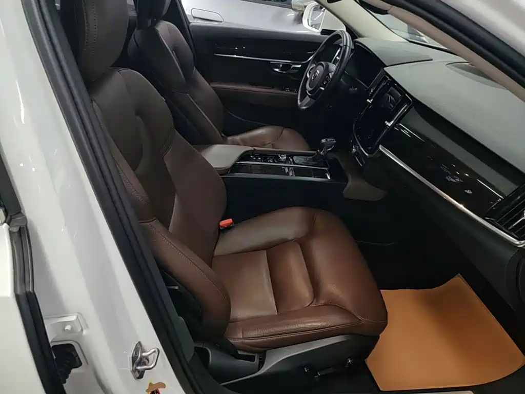 Volvo S90 — миниатюра 25