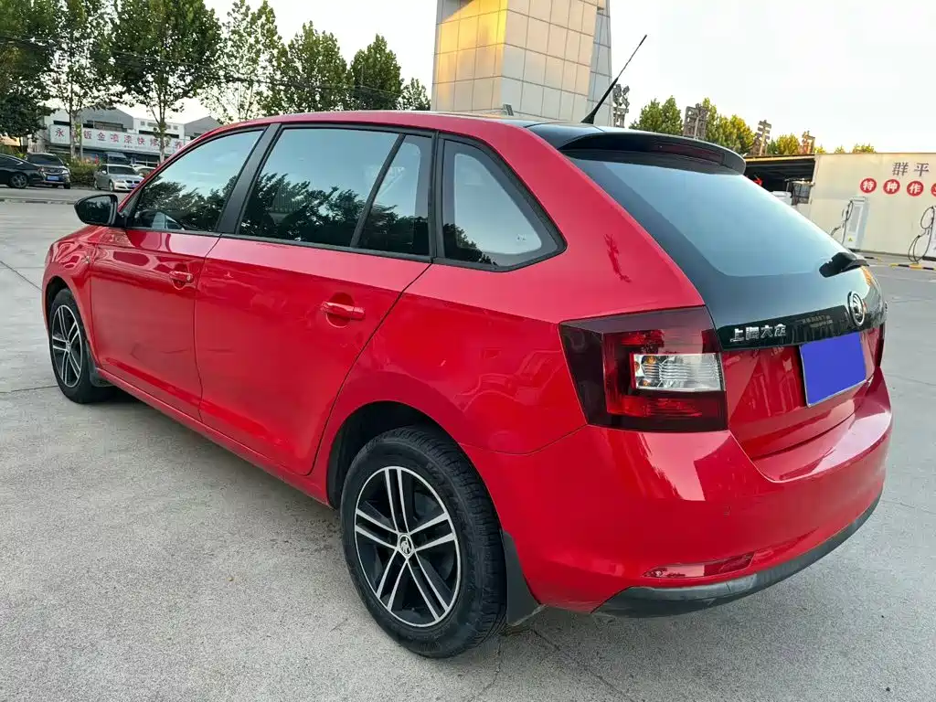 Skoda Rapid Spaceback — миниатюра 6