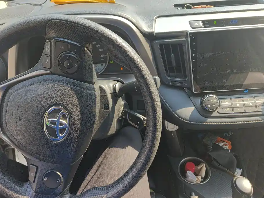 Toyota RAV4 — миниатюра 12