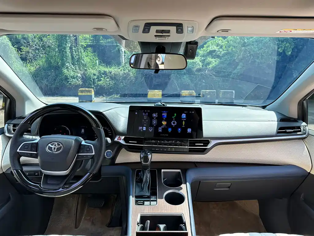 Toyota Sienna — миниатюра 8