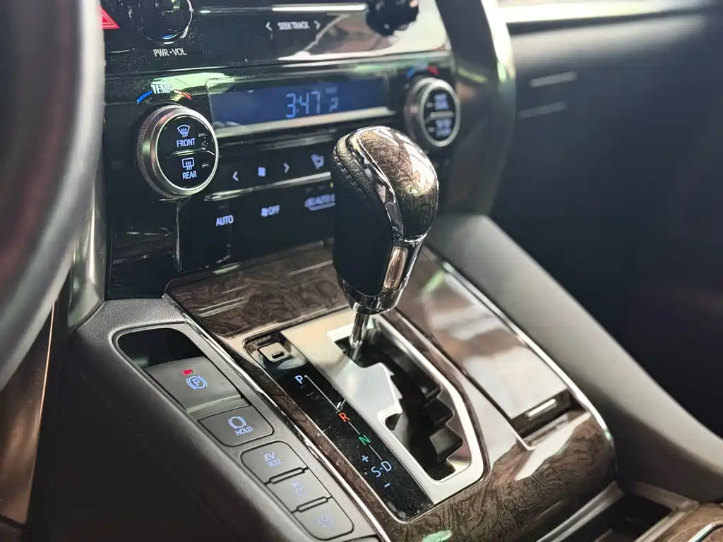 Toyota Vellfire — миниатюра 8