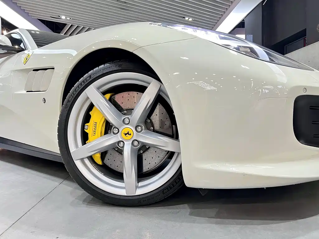 Ferrari GTC4Lusso 2017 3.9T V8