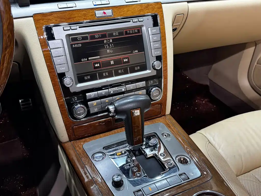 Volkswagen Phaeton — миниатюра 11