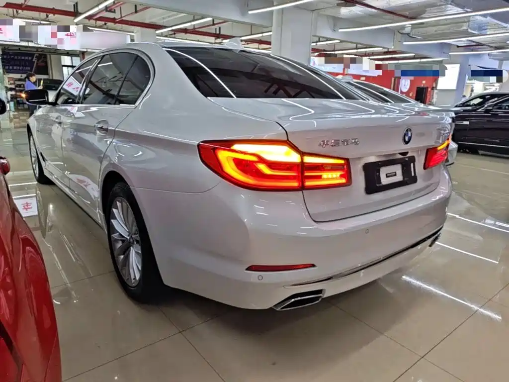 BMW 5 Series — миниатюра 5