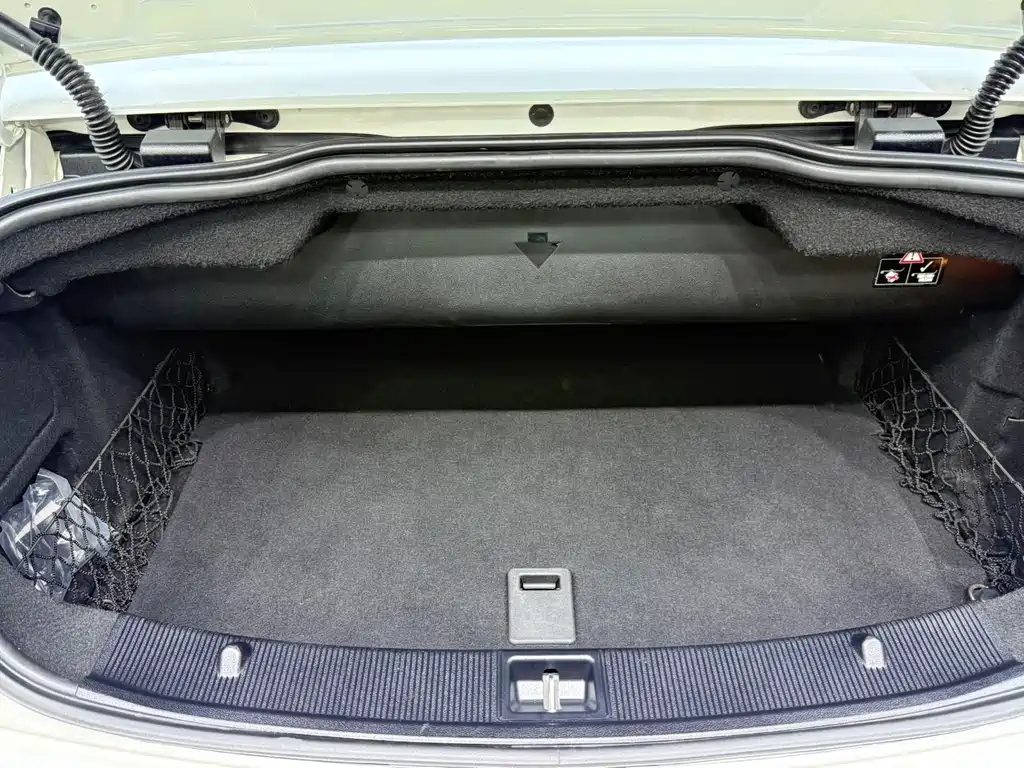 Mercedes-Benz E-Class (Import) — миниатюра 16