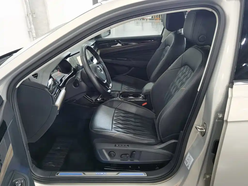 Volkswagen Passat 2020 430PHEV Luxury VI