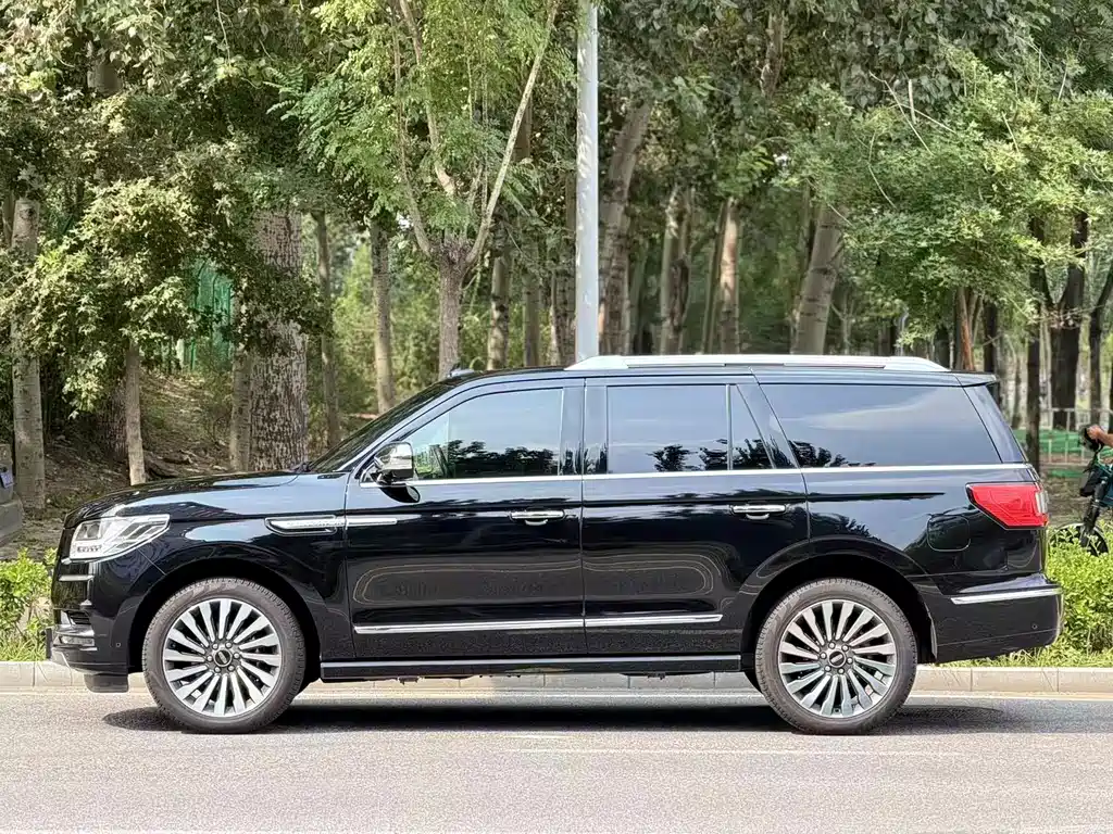 Lincoln Navigator — миниатюра 3