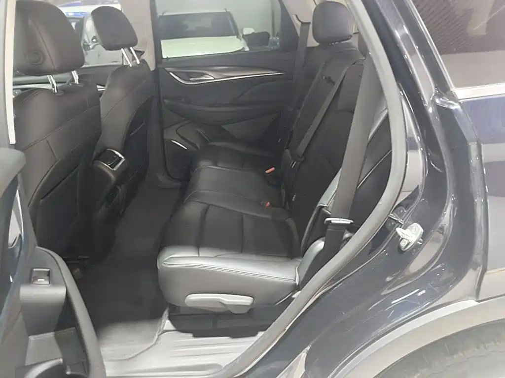 Buick Enclave — миниатюра 17