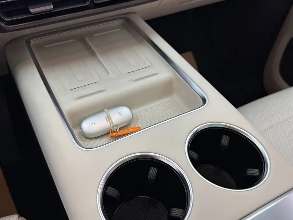 Li Auto Li MEGA — миниатюра 19
