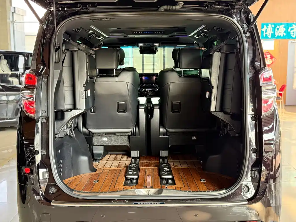 Toyota Vellfire — миниатюра 18