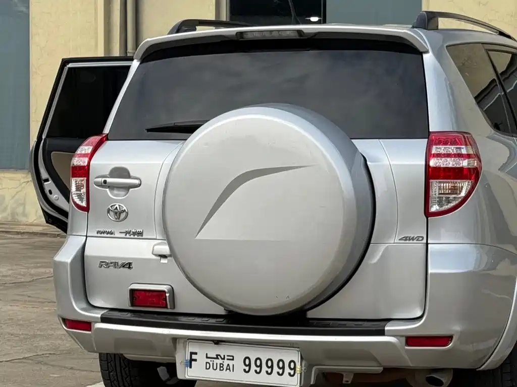Toyota RAV4 — миниатюра 9