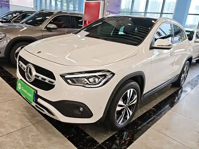 MERCEDES BENZ GLA