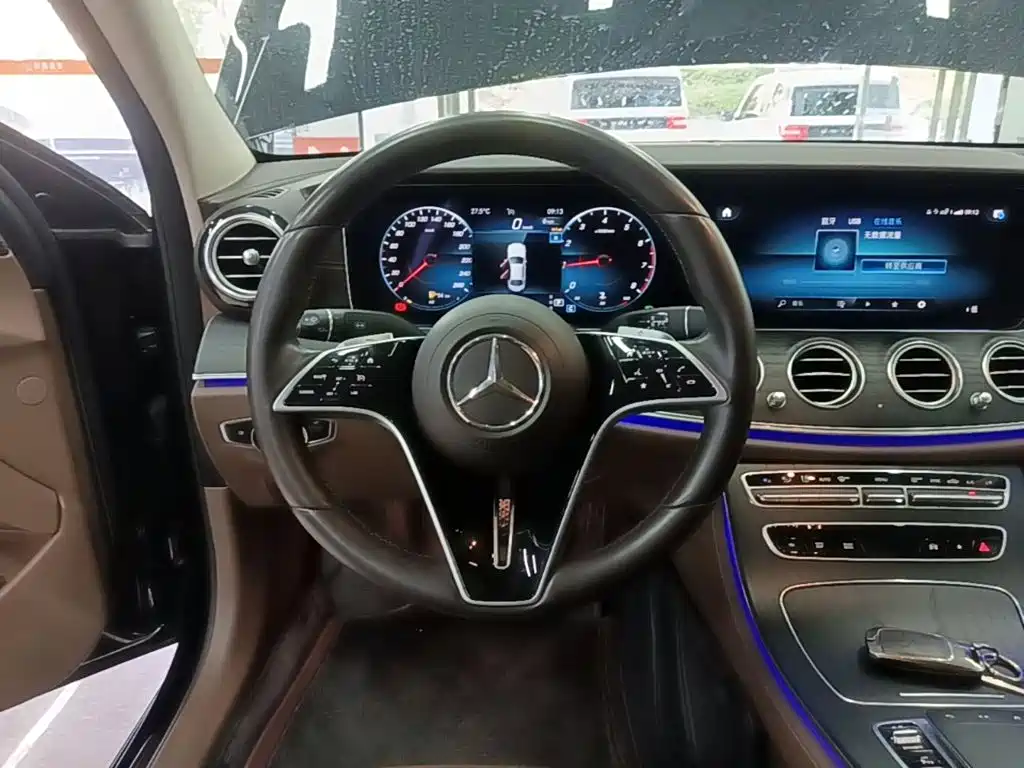 Mercedes-Benz E-Class — миниатюра 11