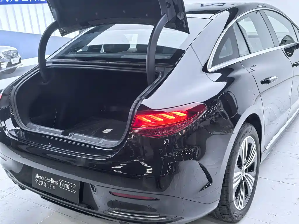 Mercedes-Benz EQE 2025 500 4MATIC