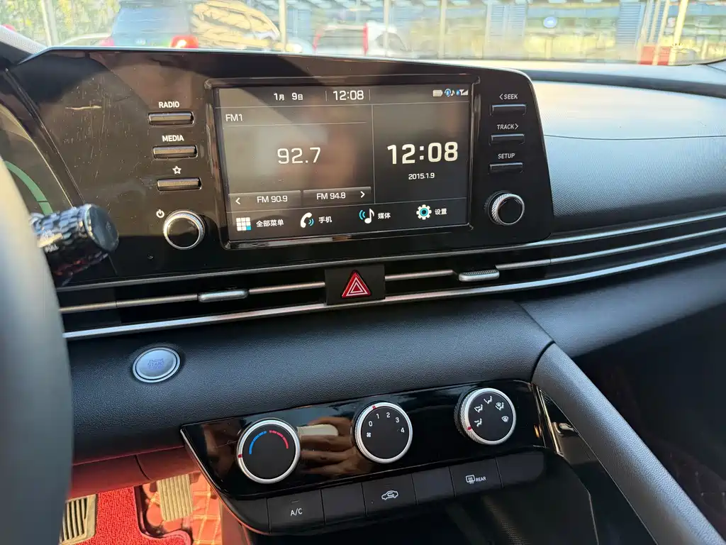 Hyundai Elantra — миниатюра 12