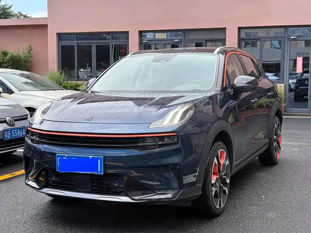 2021 Lynk & Co 06