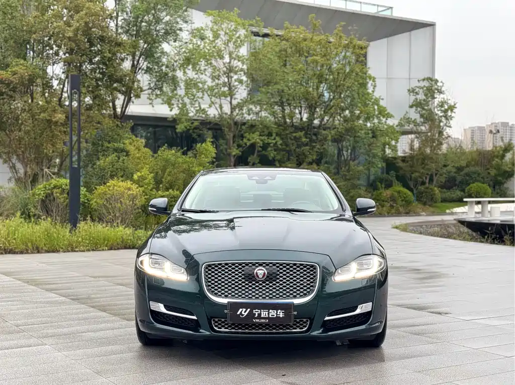 JAGUAR XJ