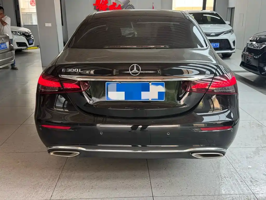 Mercedes-Benz E-Class — миниатюра 9