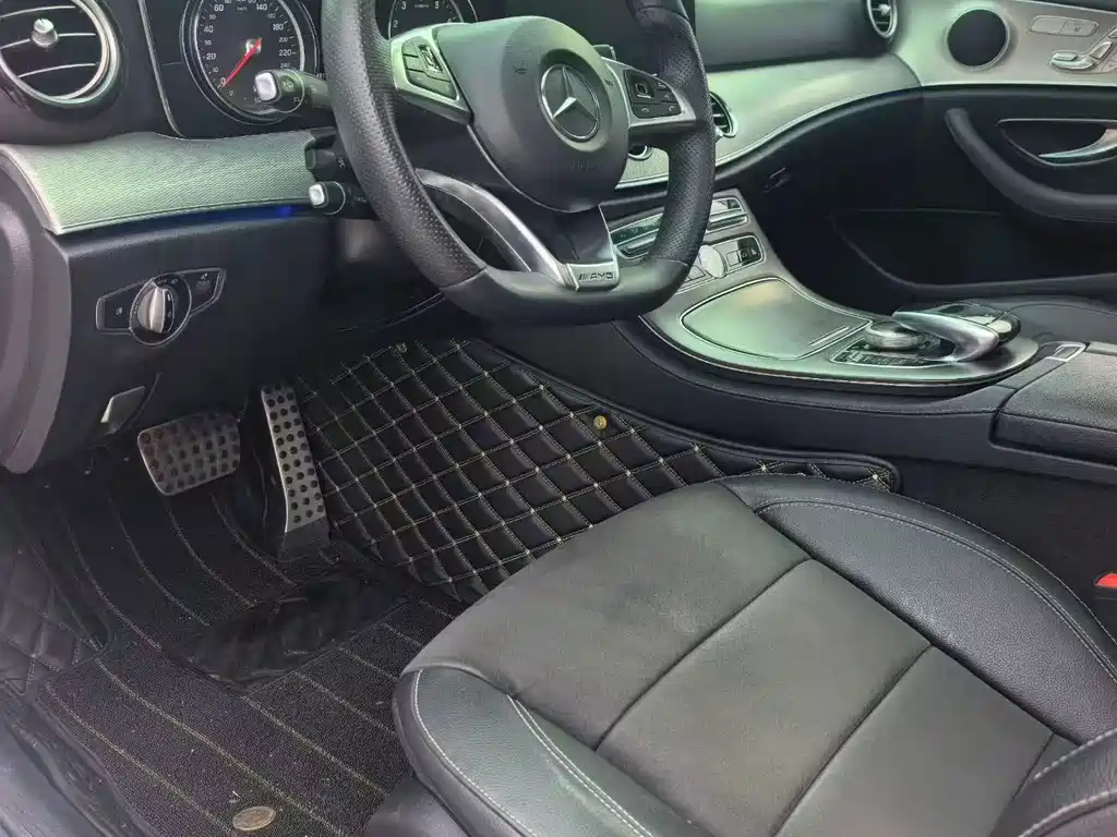 Mercedes-Benz E-Class — миниатюра 4