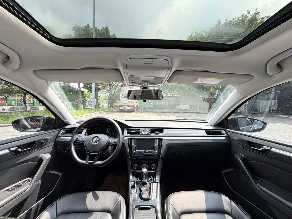 Volkswagen Passat 2017 330TSI DSG