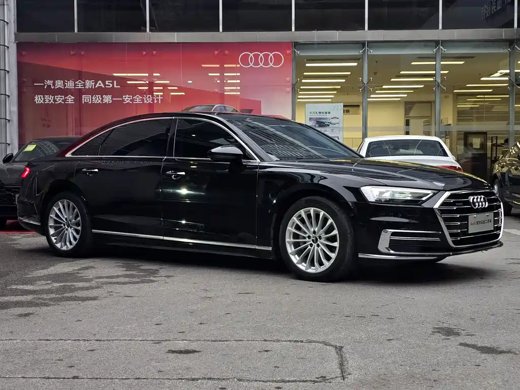 AUDI A8