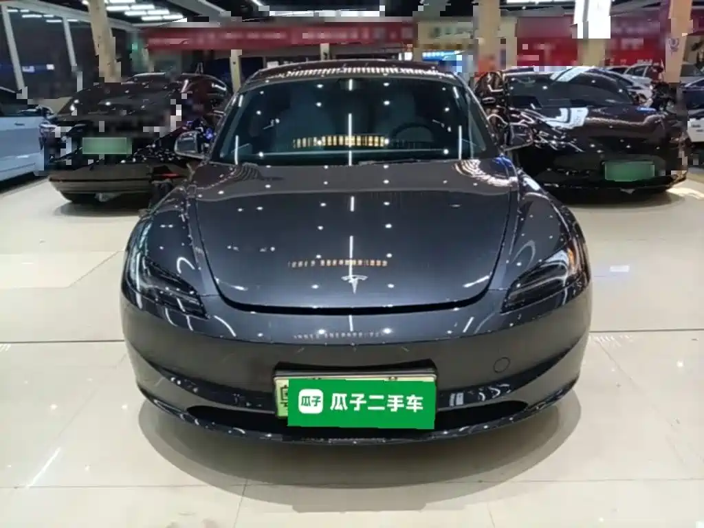 Tesla Model 3 — миниатюра 3