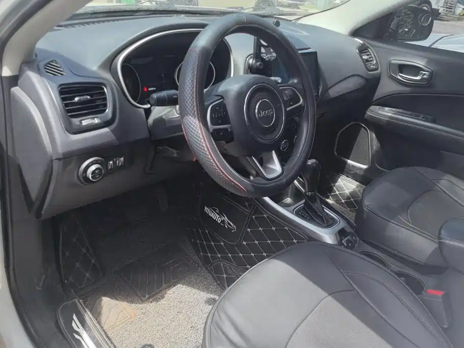Jeep Compass — миниатюра 12