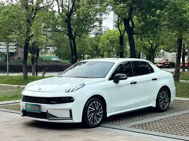 2020 Lynk & Co 03