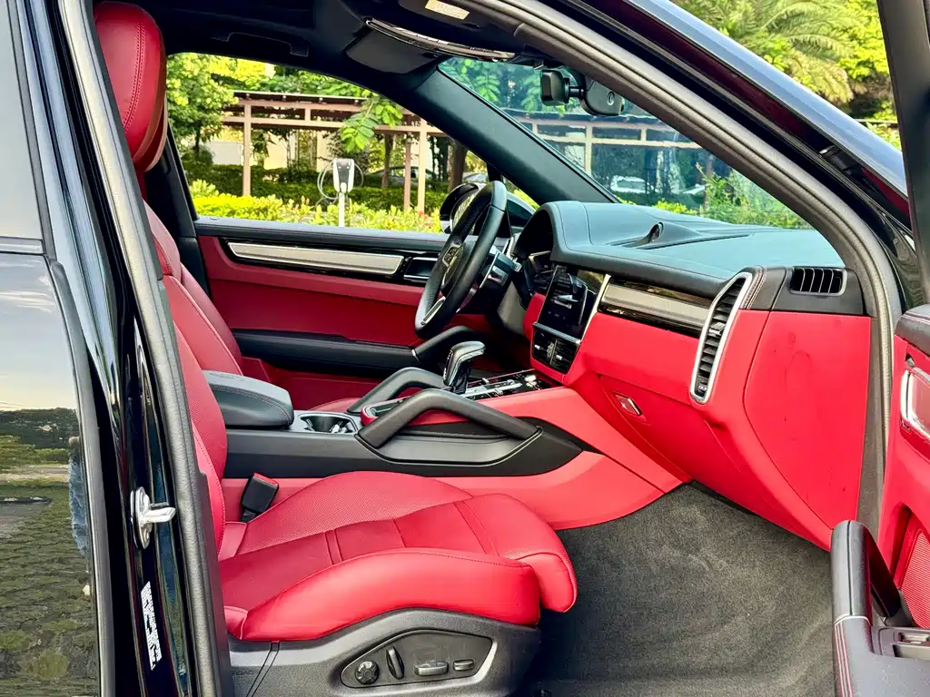Porsche Cayenne — миниатюра 8