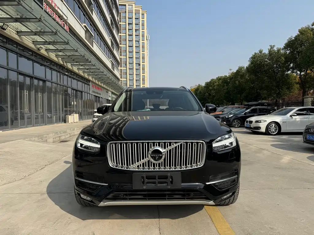 Volvo XC90 2017 T6 5 мест