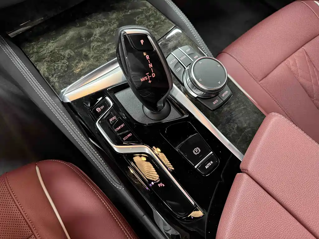 BMW 5 Series — миниатюра 18