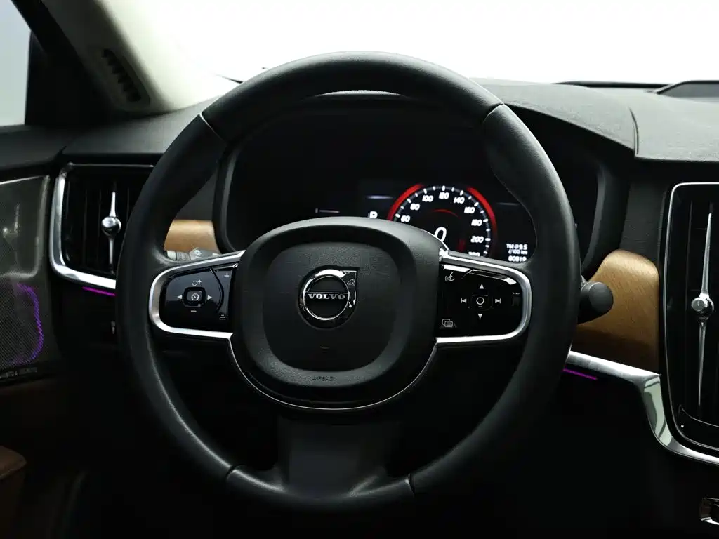 Volvo S90 — миниатюра 15