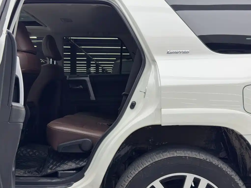 Toyota 4Runner — миниатюра 9