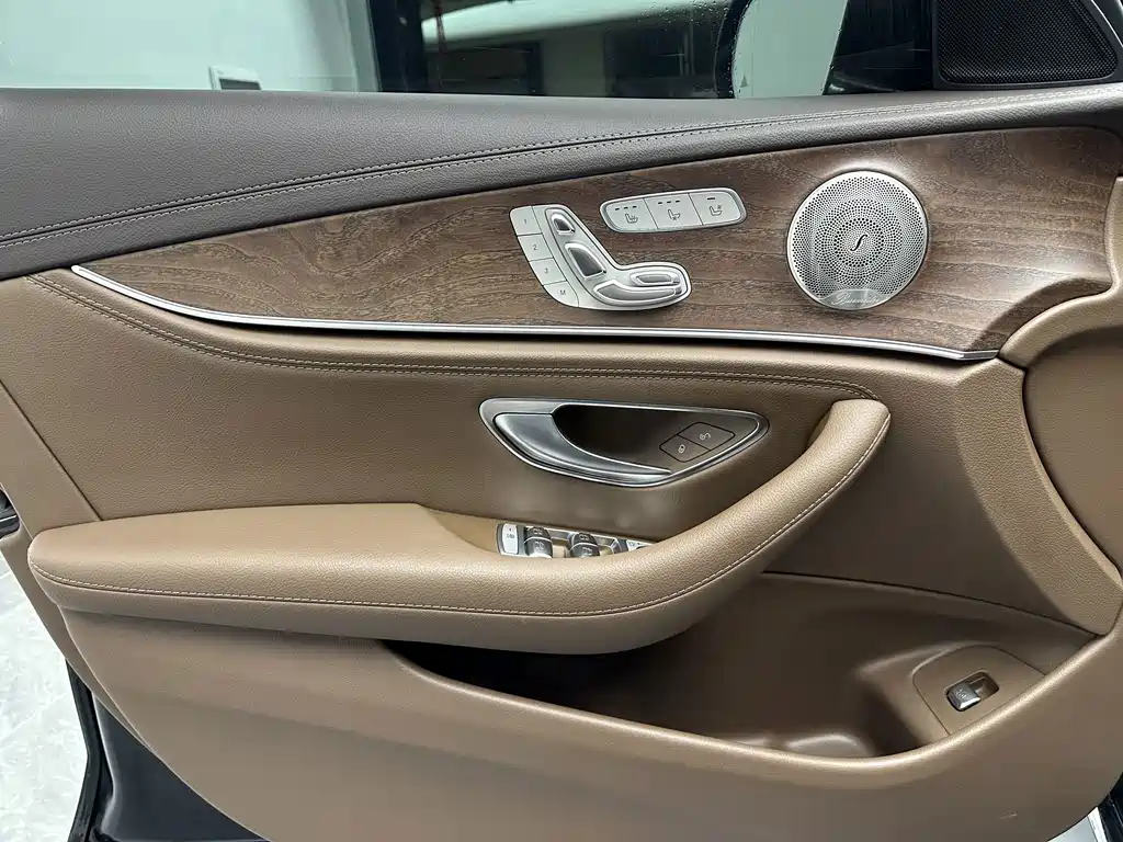 Mercedes-Benz E-Class — миниатюра 20
